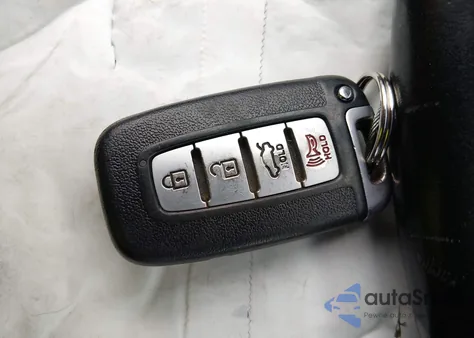 2012 Hyundai Genesis 4.6 z USA, uszkodzony, nr VIN KMHGC4DF3CU170440